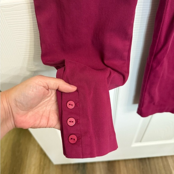 Chicos Size 1 Short (Women’s Medium 8) Fuschia Cranberry Perfect Stretch Pants - Picture 2 of 6